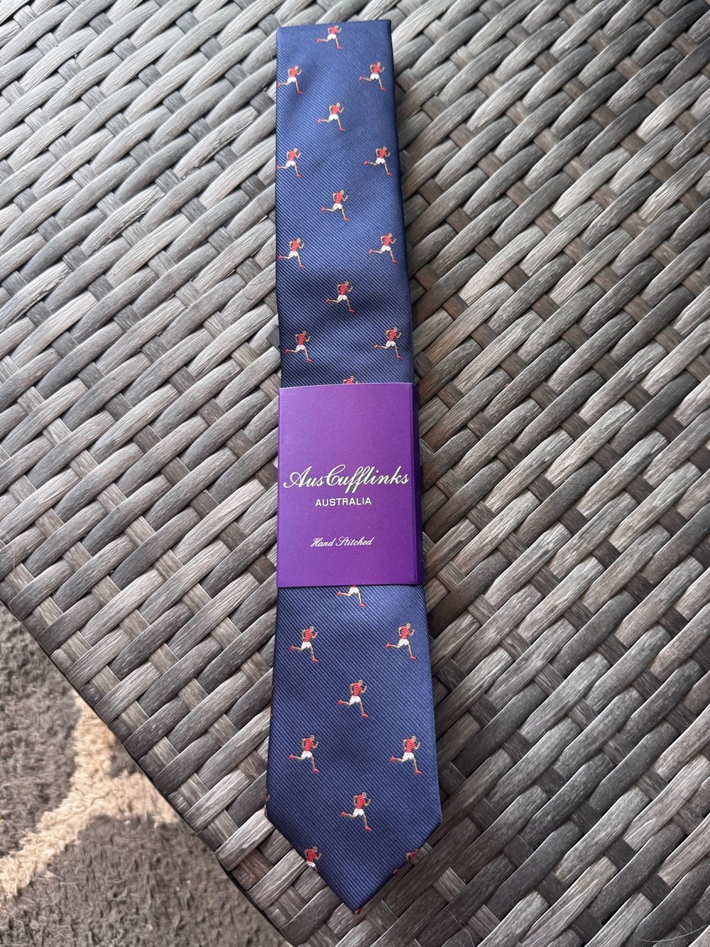 AUSCUFFLINKS AUSTRALIA Running Man Track Sports Novelty Tie